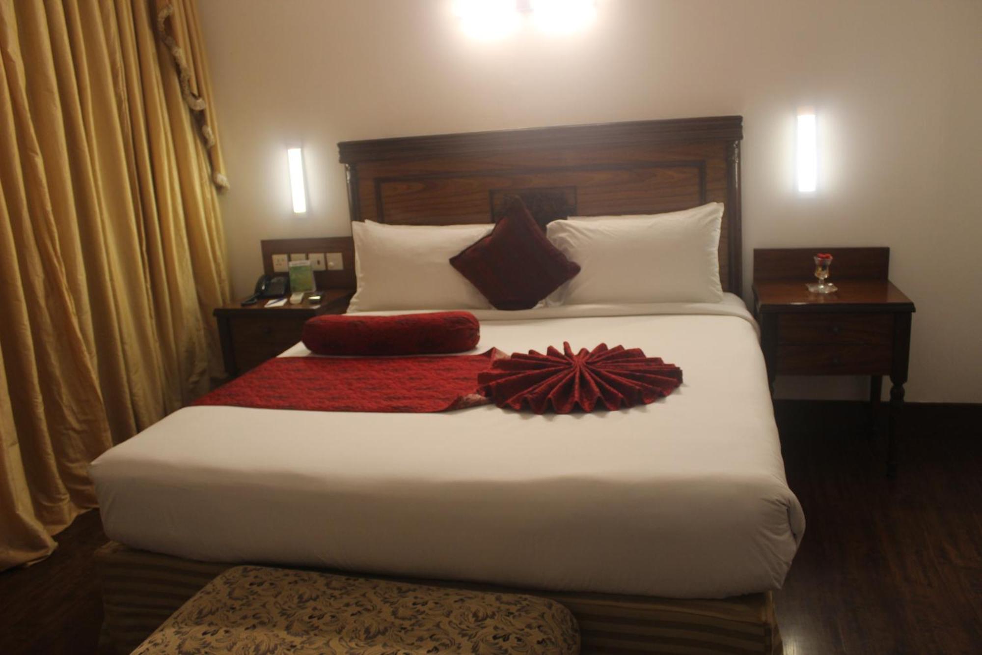 Hotel Mehran Карачи Экстерьер фото