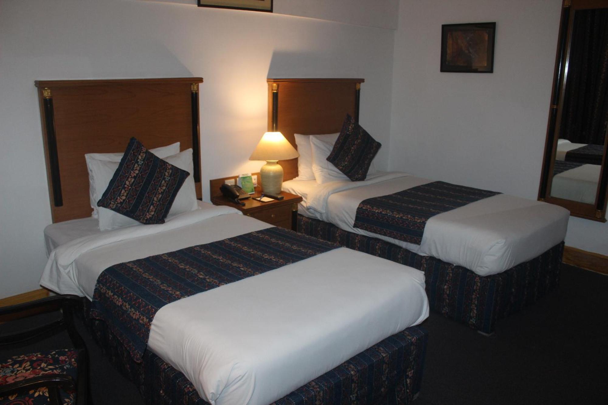 Hotel Mehran Карачи Экстерьер фото